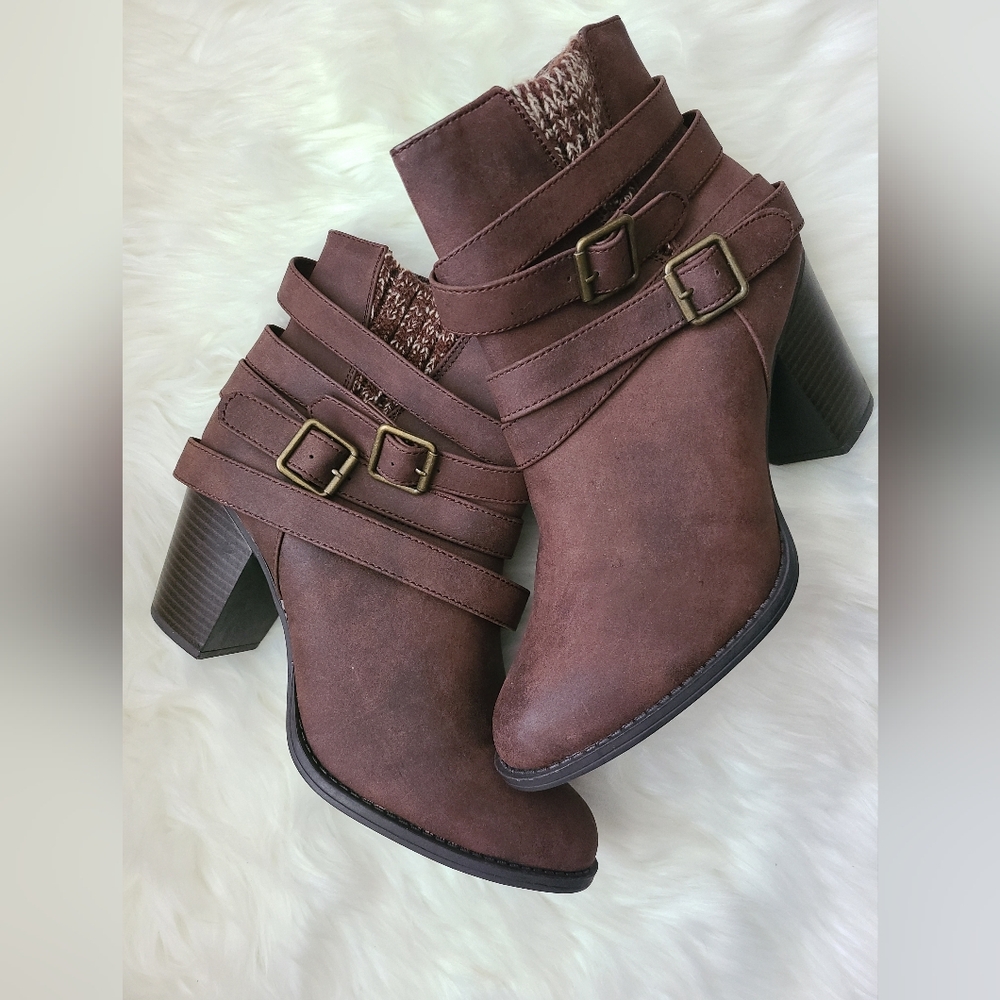 SZ 9.5 brown Booties